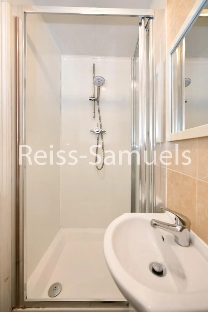5 bedroom terraced house for rent
