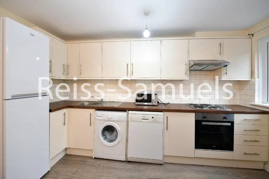 5 bedroom terraced house for rent