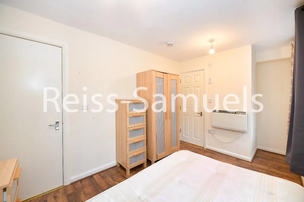 5 bedroom terraced house for rent