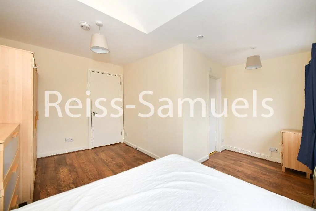 5 bedroom terraced house for rent
