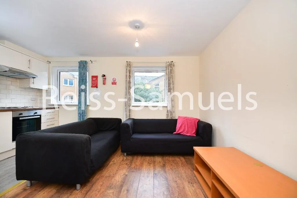 5 bedroom terraced house for rent