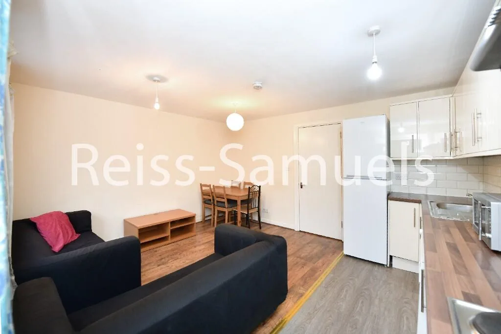 5 bedroom terraced house for rent