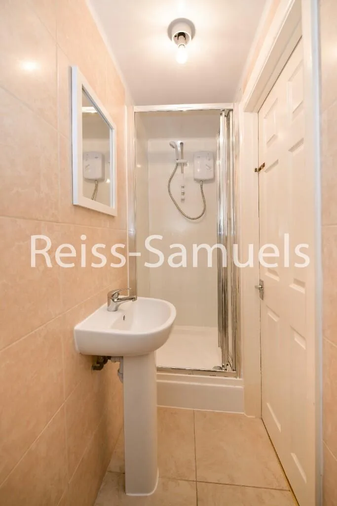 5 bedroom terraced house for rent