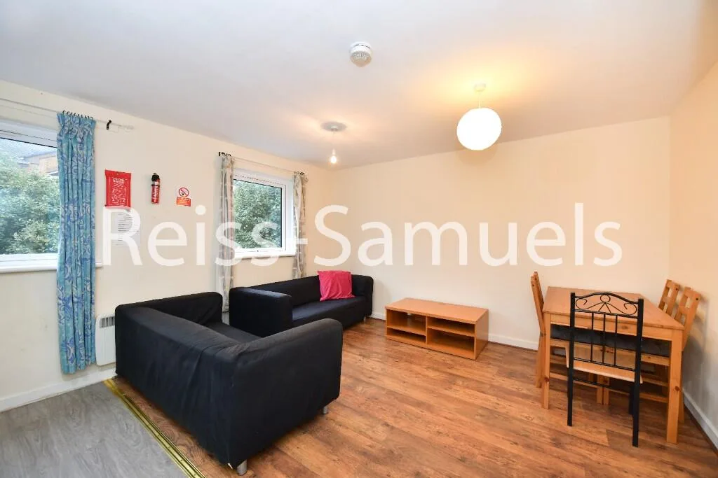 5 bedroom terraced house for rent