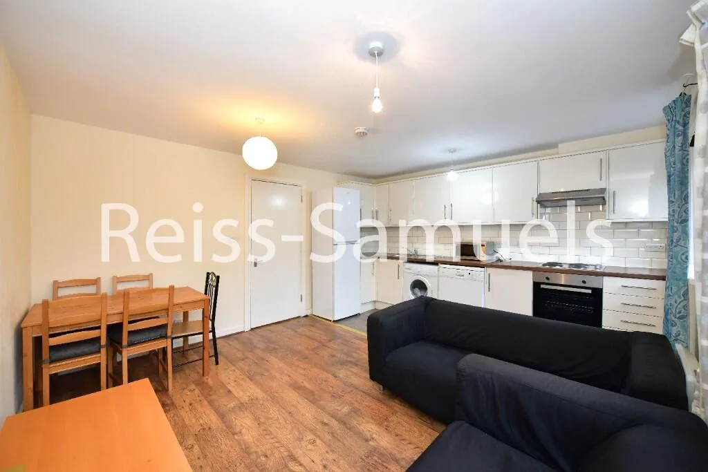 5 bedroom terraced house for rent