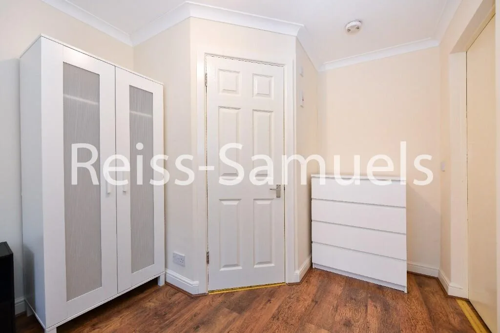 5 bedroom terraced house for rent