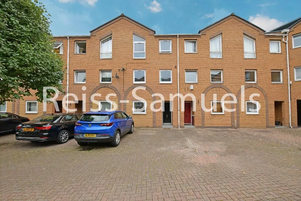 5 bedroom terraced house for rent