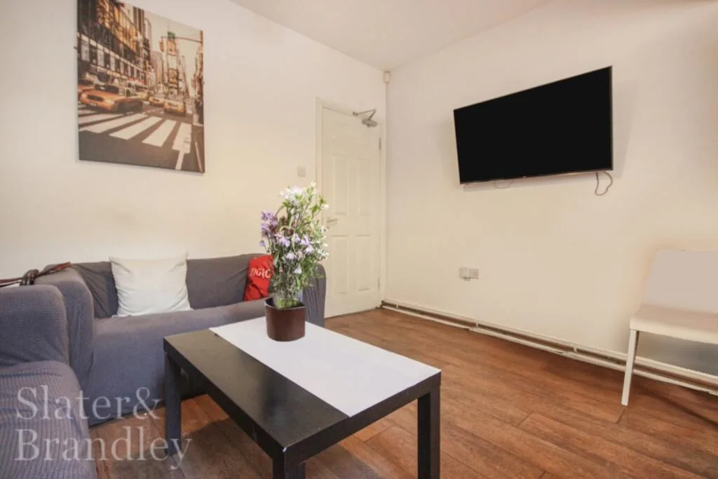 1 bedroom house share for rent