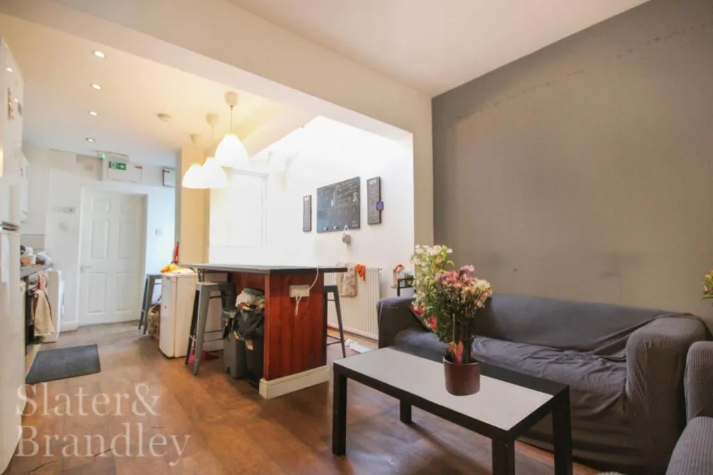 1 bedroom house share for rent