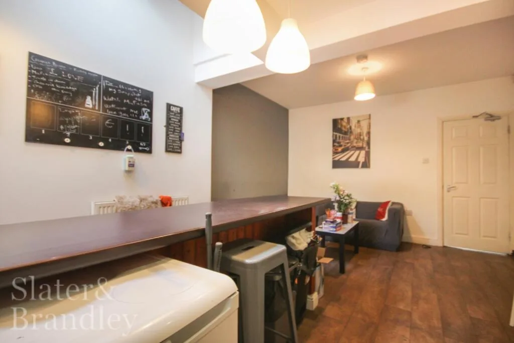 1 bedroom house share for rent