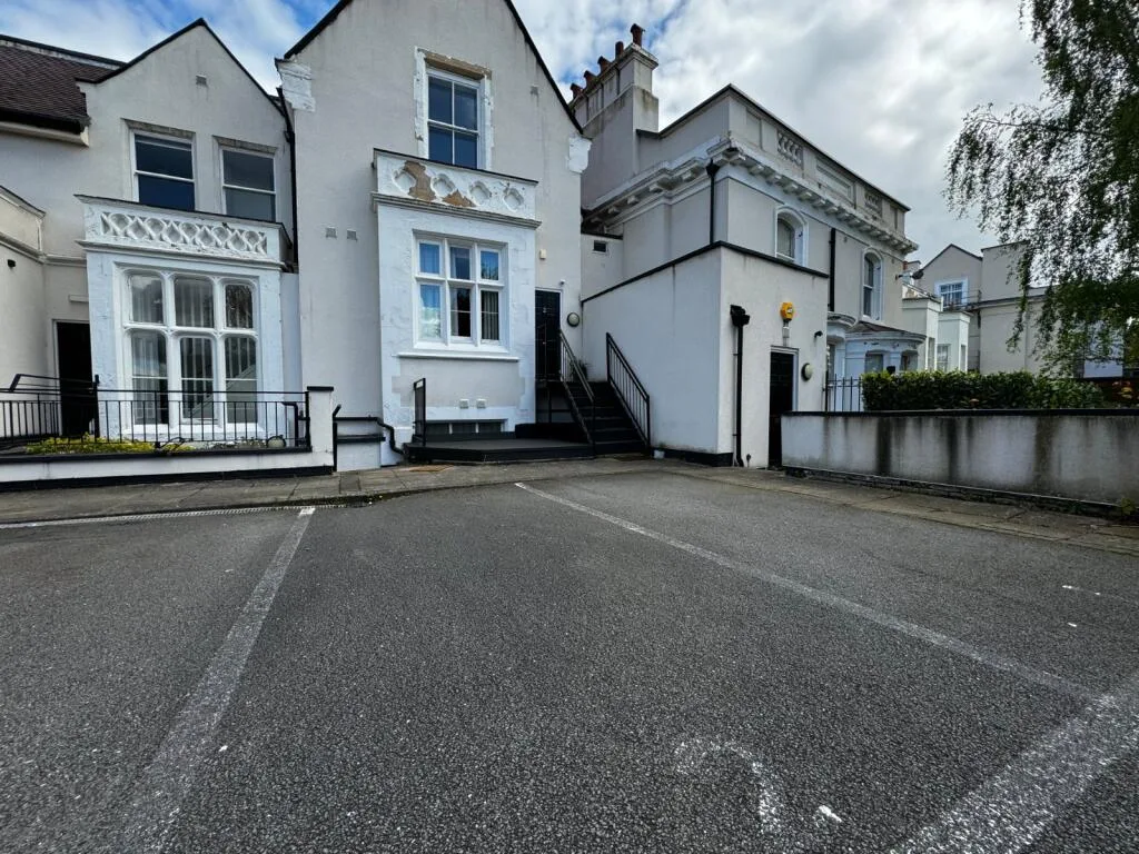 1 bedroom maisonette for rent