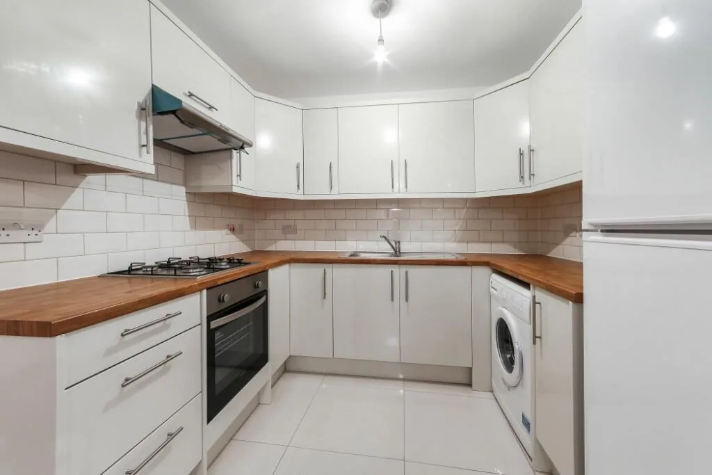 6 bedroom semi-detached house for rent