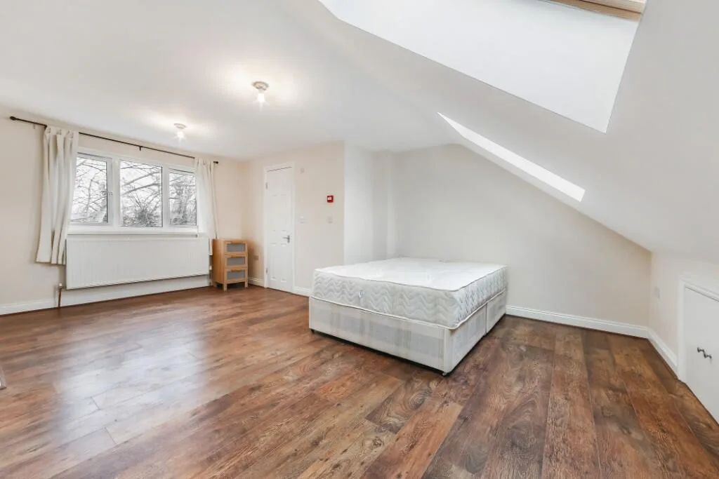 6 bedroom semi-detached house for rent