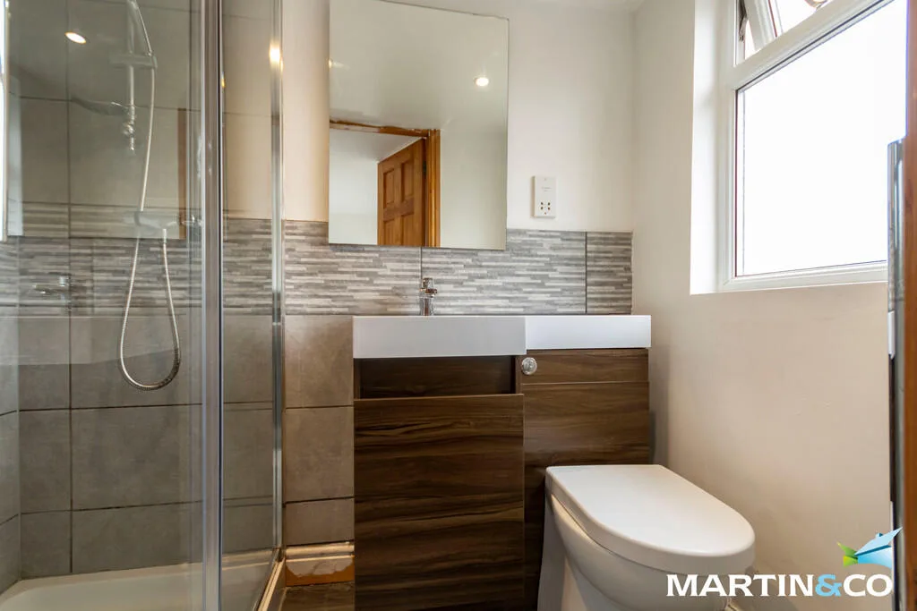 4 bedroom end of terrace house for rent