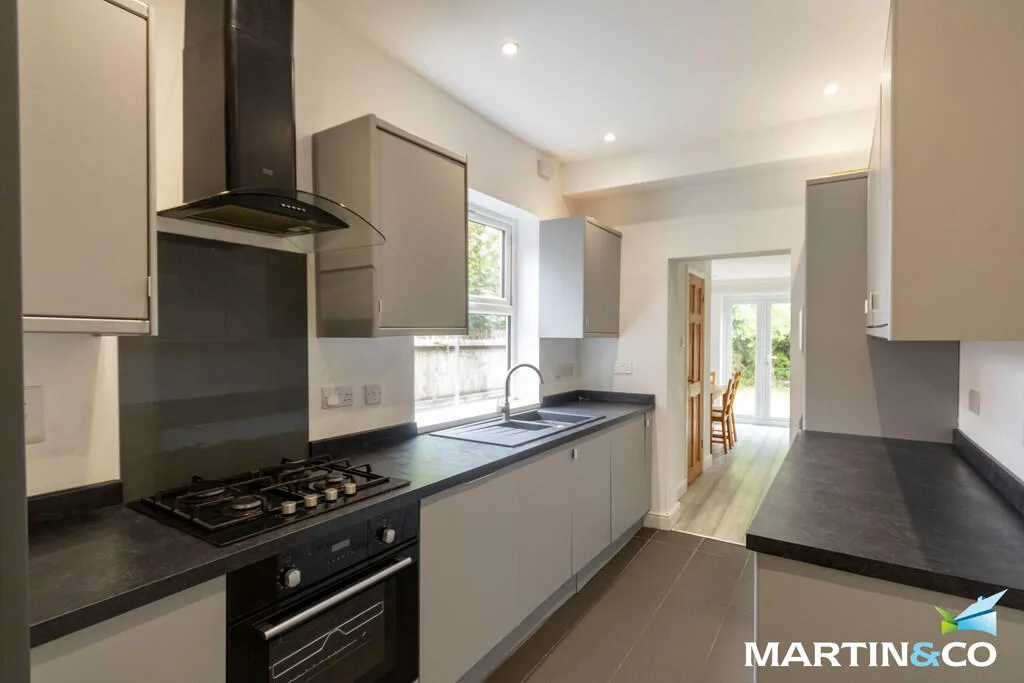 4 bedroom end of terrace house for rent