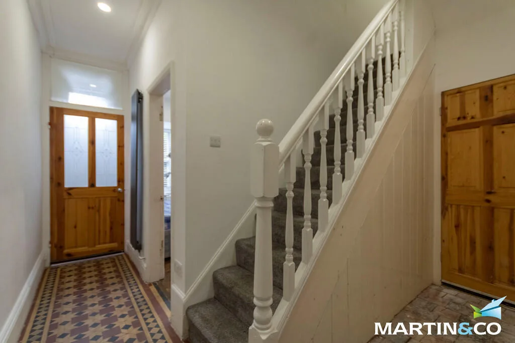 4 bedroom end of terrace house for rent