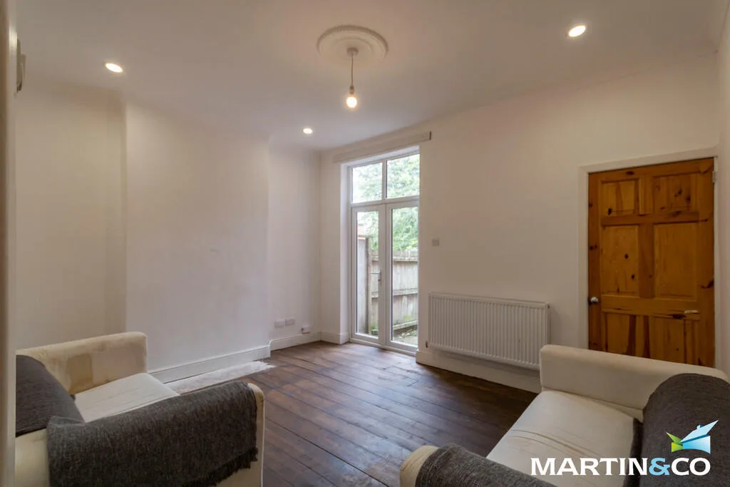 4 bedroom end of terrace house for rent
