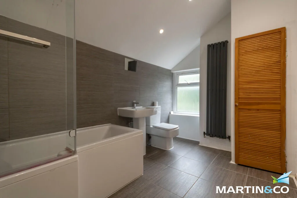 4 bedroom end of terrace house for rent