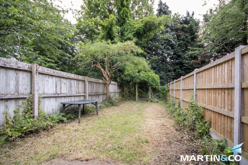 4 bedroom end of terrace house for rent