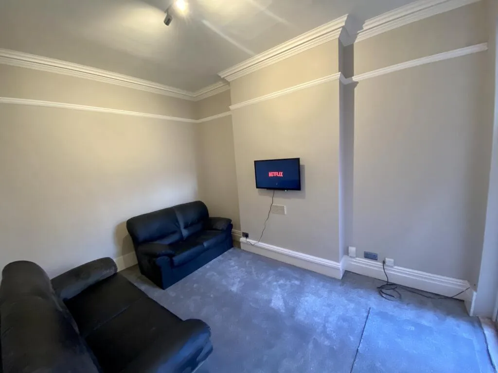 1 bedroom house share for rent