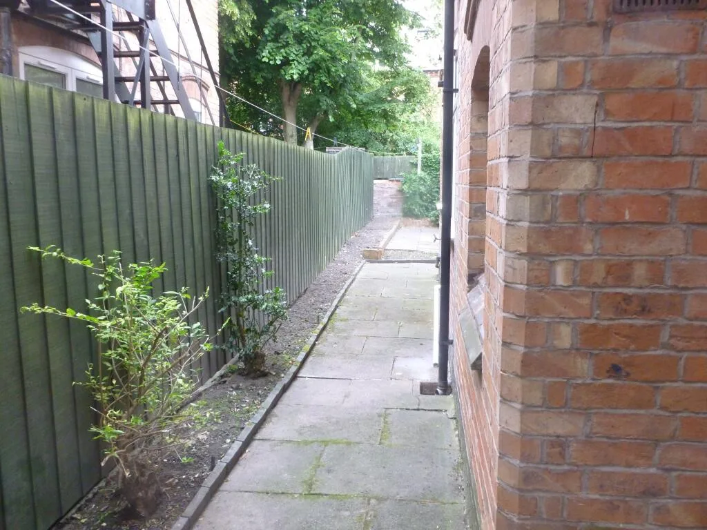1 bedroom house share for rent