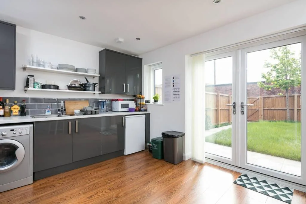 4 bedroom terraced house for rent