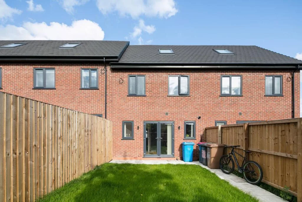 4 bedroom terraced house for rent