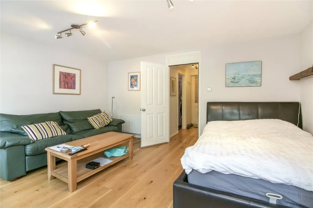 Studio flat for rent