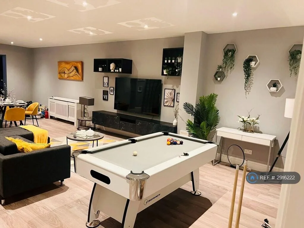 3 bedroom flat for rent