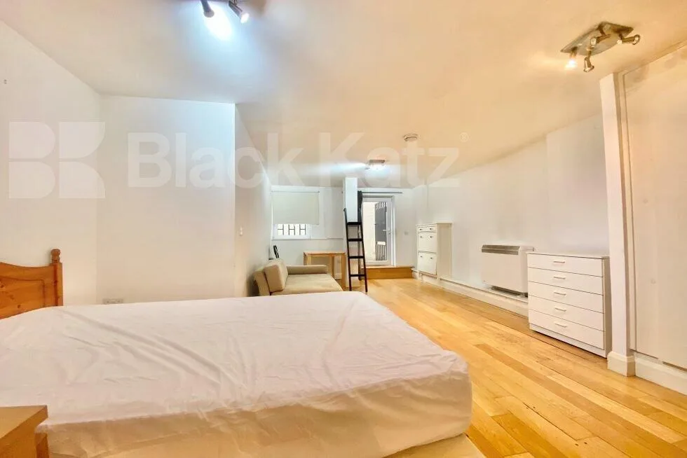 Studio flat for rent