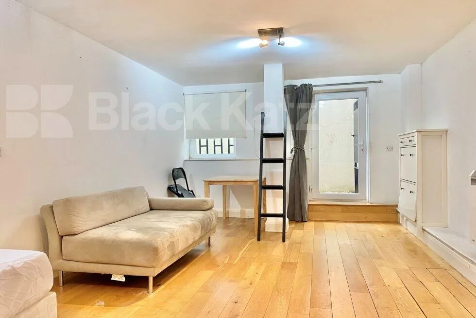 Studio flat for rent