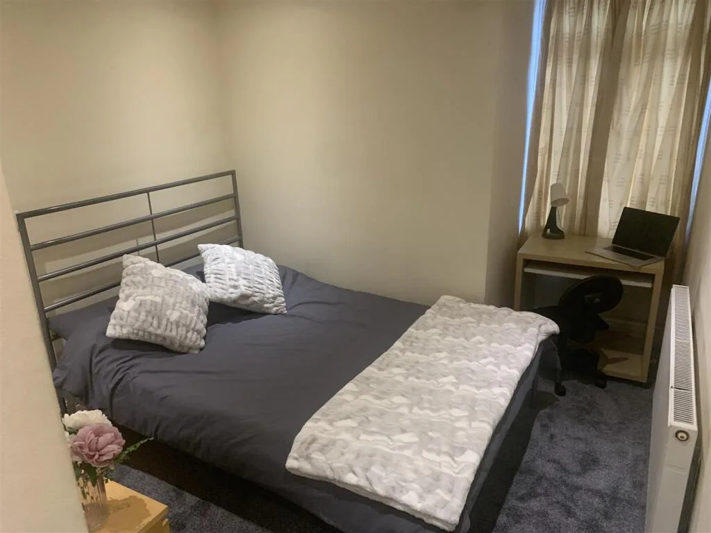 6 bedroom terraced house for rent