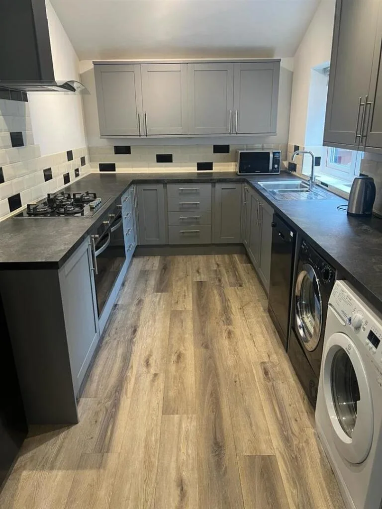6 bedroom terraced house for rent