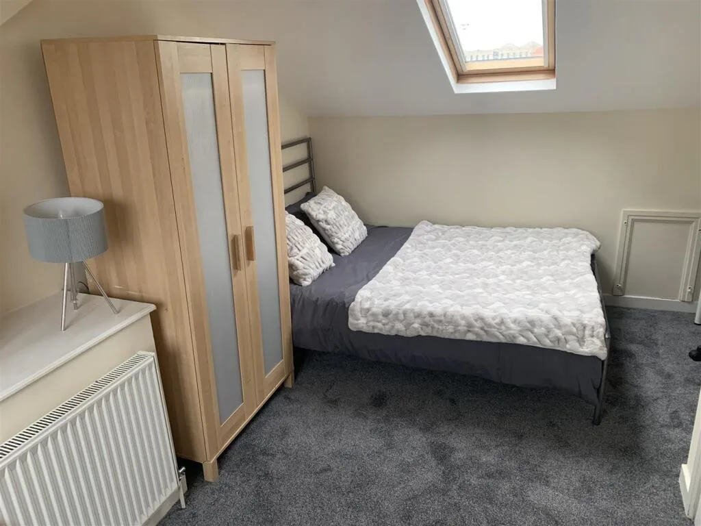 6 bedroom terraced house for rent