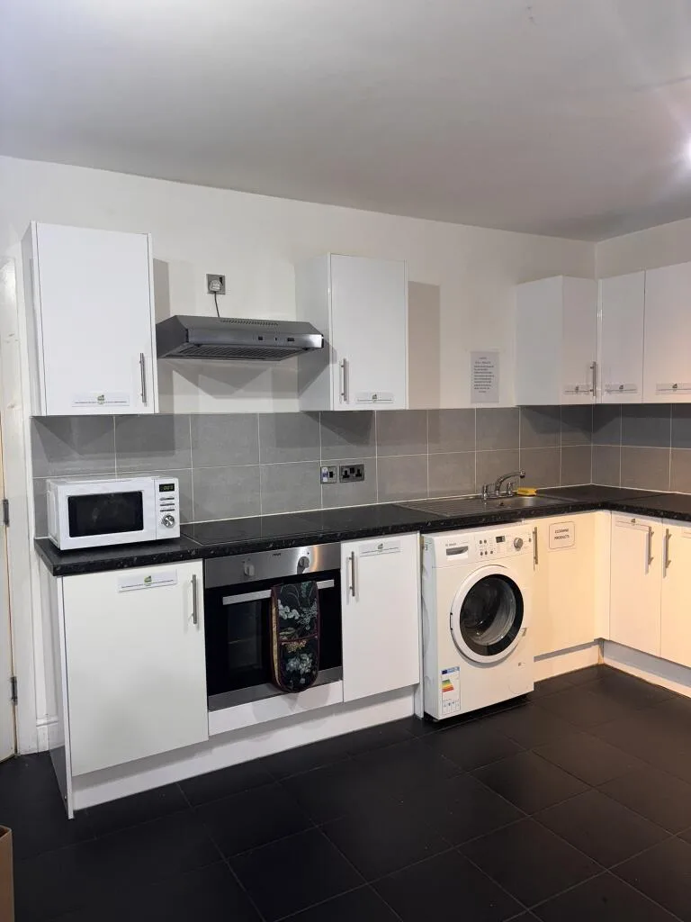 1 bedroom house share for rent