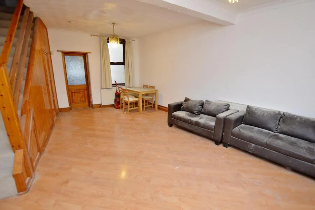 2 bedroom house for rent