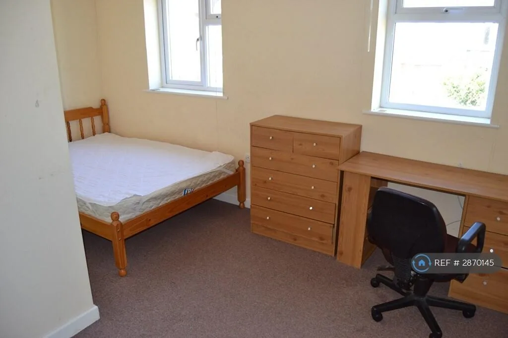 5 bedroom end of terrace house for rent