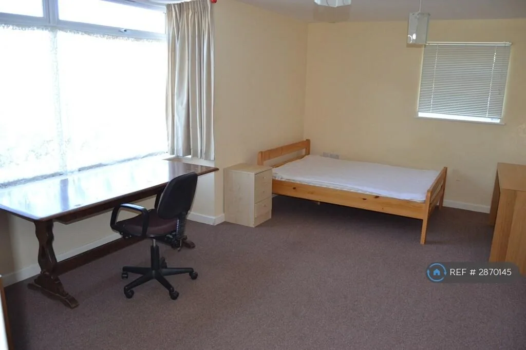 5 bedroom end of terrace house for rent