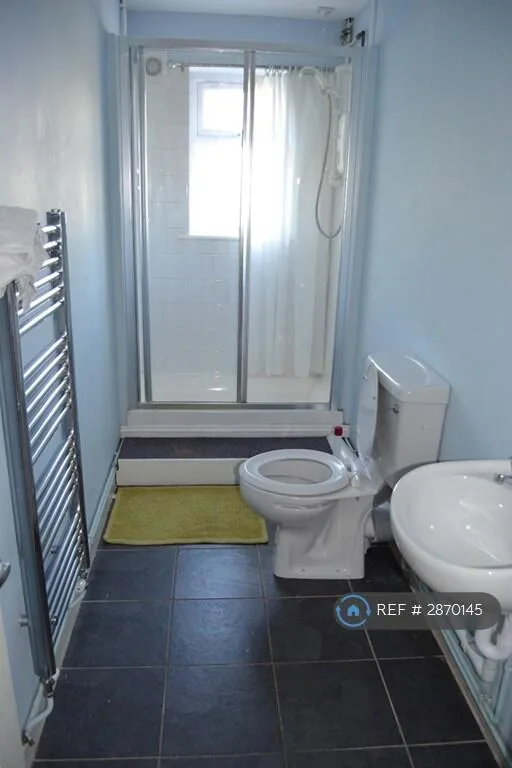 5 bedroom end of terrace house for rent