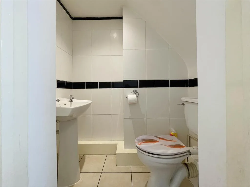 4 bedroom semi-detached house for rent