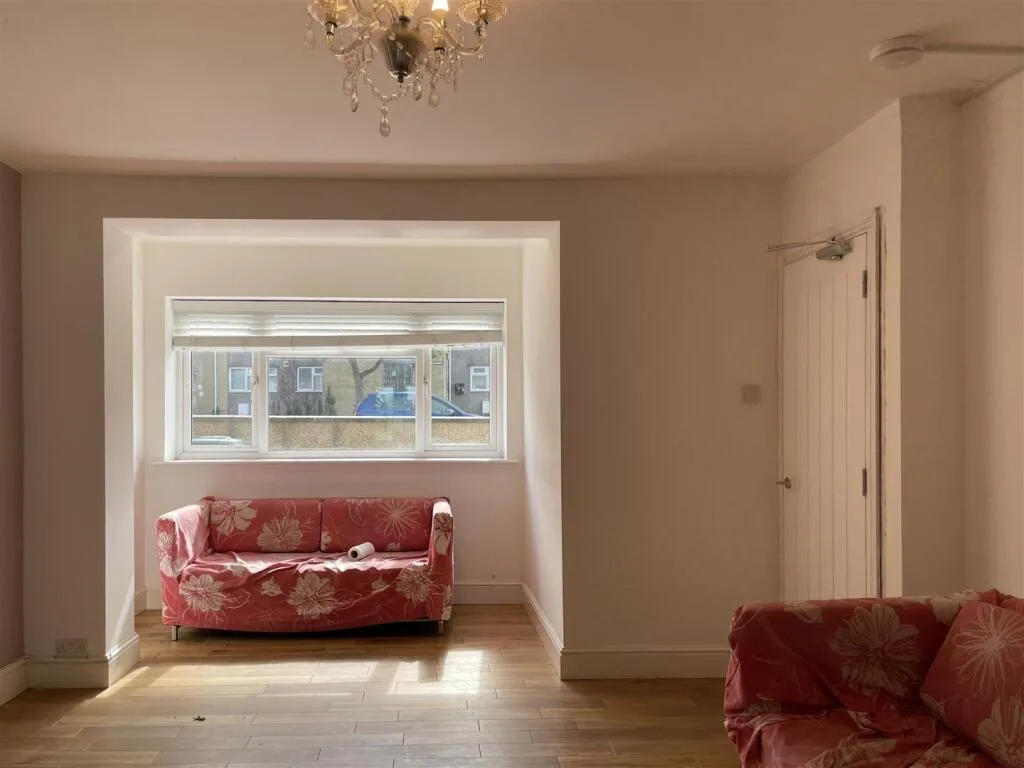 4 bedroom semi-detached house for rent