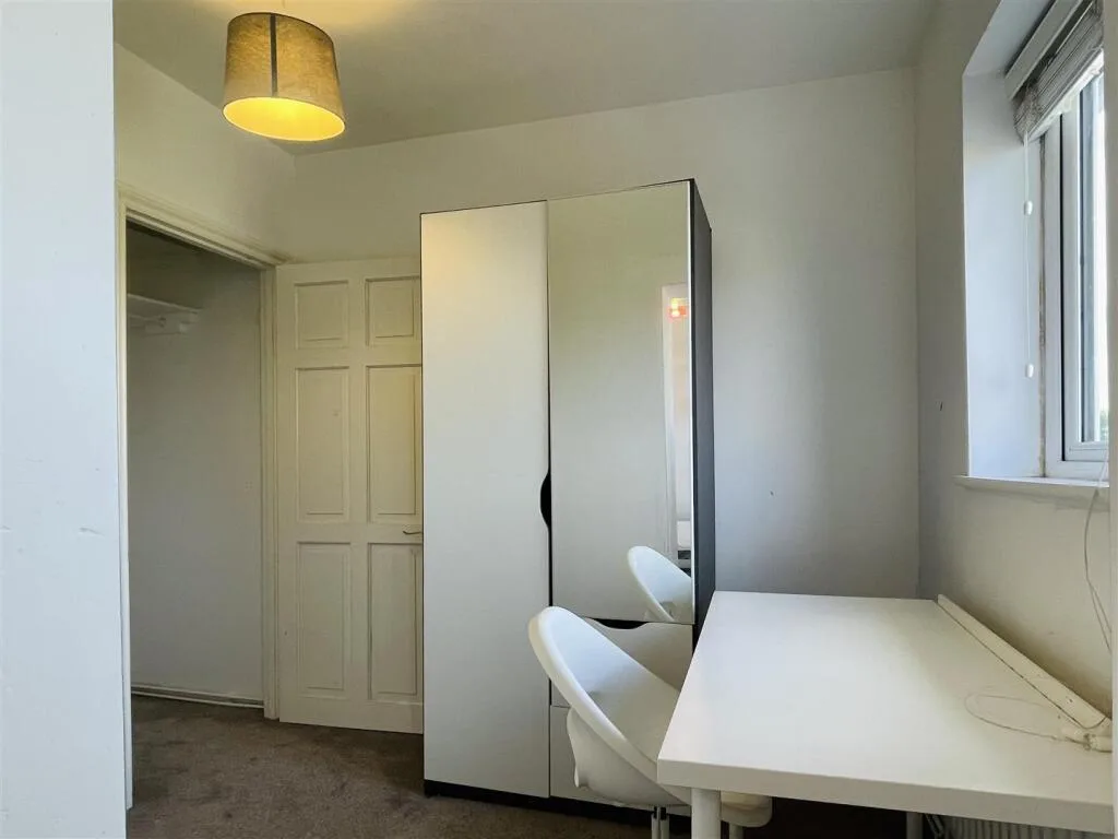 4 bedroom semi-detached house for rent