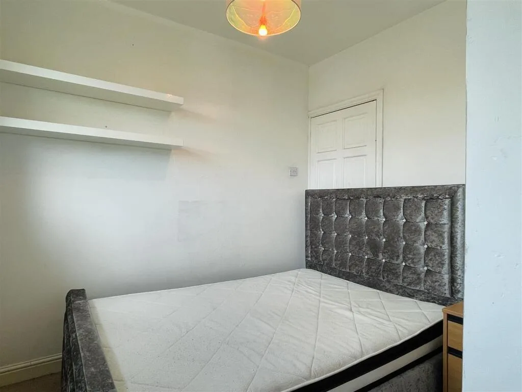 4 bedroom semi-detached house for rent