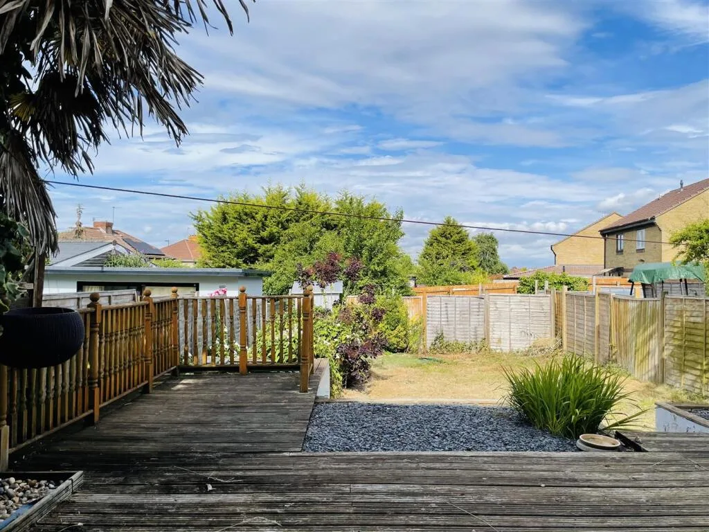 4 bedroom semi-detached house for rent