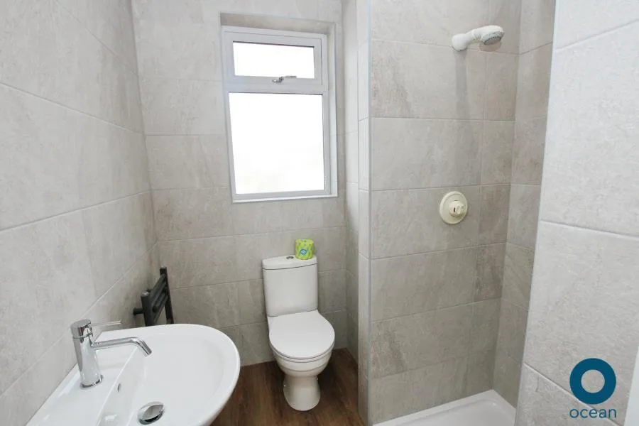 1 bedroom house share for rent