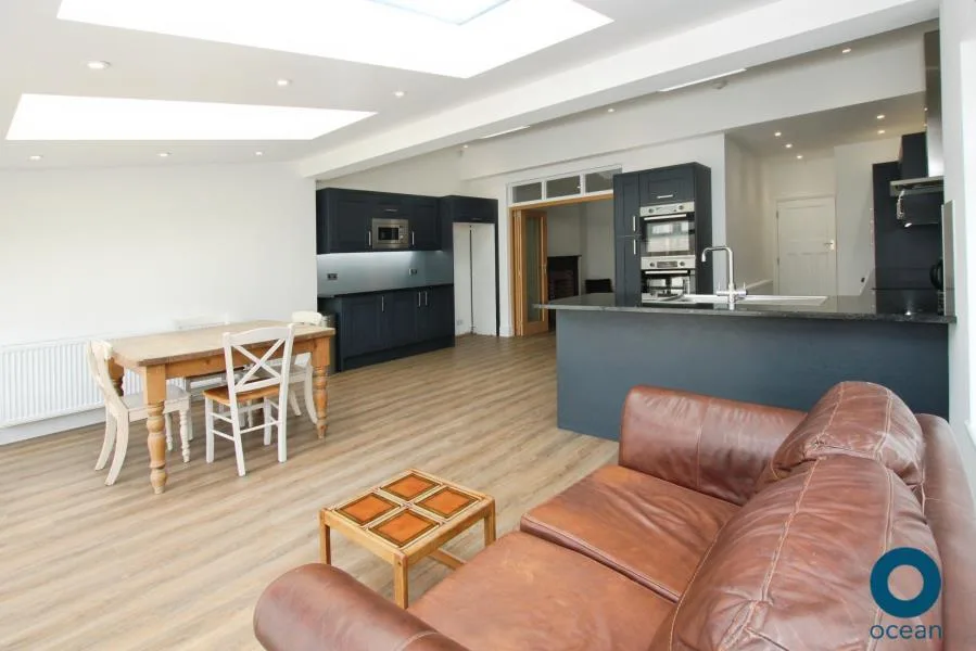 1 bedroom house share for rent