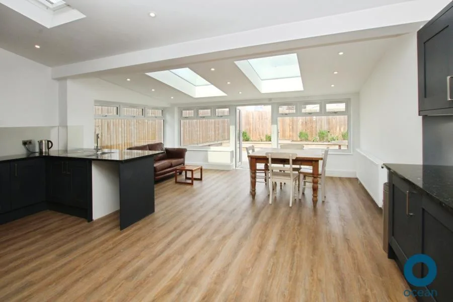 1 bedroom house share for rent