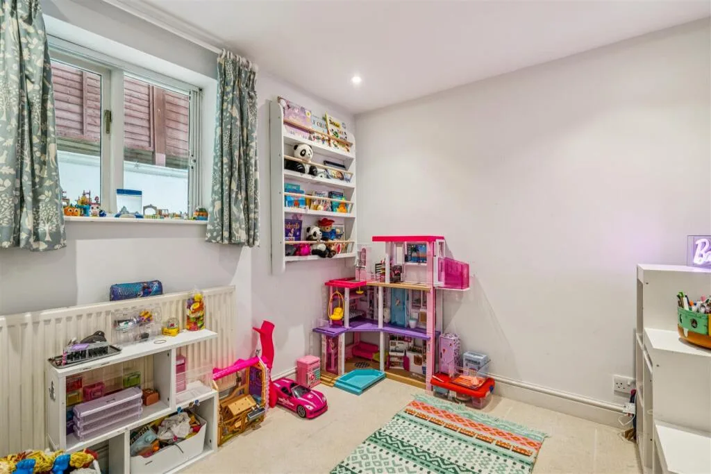 4 bedroom flat for rent