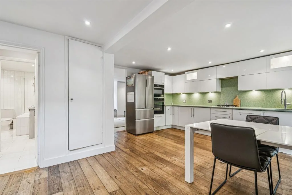 4 bedroom flat for rent