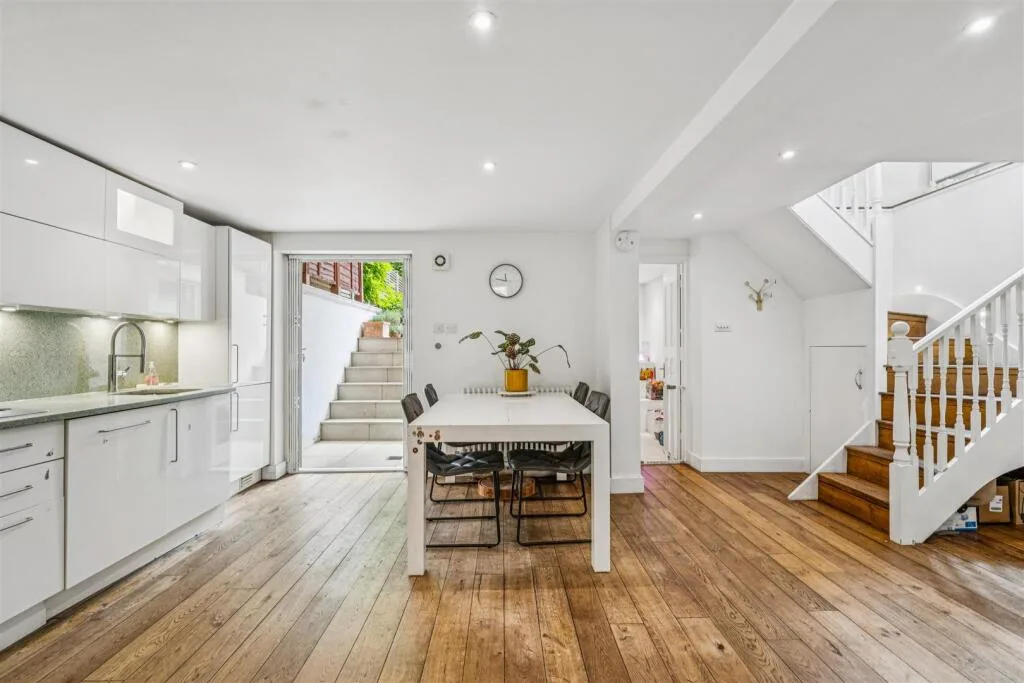 4 bedroom flat for rent